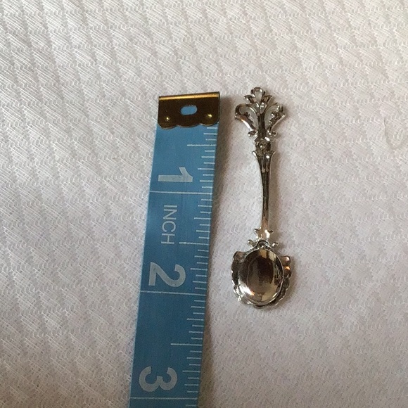 Locket/ Pendant Silvertone.Shiny and CUTE! VeryDainty, sweet and a perfect gift! - Picture 5 of 6